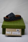 A pair of women's as new Gucci Platform Slide Sandals in Blue Denim and Ivory GG (Size EU/IT 40) (