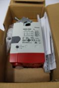 A boxed as new Honeywell SmartAct Damper Actuator, 20Nm, 24Vac, 6VA, IP54 (REF: N2024-SW2).