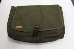 Six as new Pinewood Dog Sports 1912 Shoulder Bags in Moss Green (EAN: 7331090349223).