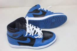 A pair of pre-owned Nike Air Jordan 1 high trainers in dark marina blue (UK 8) (No box).