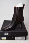 A pair of women's as new Miista Billa French Roast Texture Boots in brown (EU 39, some damage to