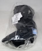 A pair of as new Venum Elite Stand-up Shin-guards in black (M).