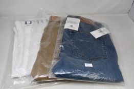 Three as new Ralph Lauren items of clothing to include 1x M Classic Polo in White (Size 3XB), 1x