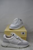 A pair of boxed as new Axel Arigato Genesis Vintage Runners in white (UK 4).