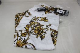 An as new Versace Couture jean white T-Shirt (Size XXL).