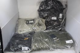 Four Jack Wolfskin items to include DNA Tundra jacket in Grape Leaf (Size XXL), a 365 Rebel jacket