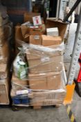 A pallet of assorted miscellaneous items to include bamboo spoons, Mrs Perky bottle stopper, Trewax