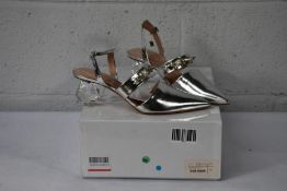 A pair of as new Simone Rocha silver low Perspex leather pointed pumps with beads (Size 40)