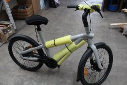 A Vanmoof A5 Electric Bike - (Bicycle only, no pedals and some minor damage, viewing recommended).