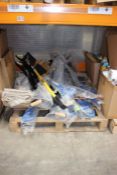 Assorted shovels and spades - Silverline, Roughneck etc (approximately 20 items).
