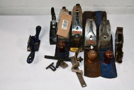 Three Record woodworking planes (No 7 x 2, No 6 x 1), one Bailey woodworking plane (No 5.5) and othe