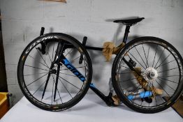 A pre-owned Giant TCR Advanced Road Bike (Viewing recommended, item may be incomplete).