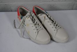 A pair of Ted Baker Ivory sketchy magnolia leather trainers (Size 40)