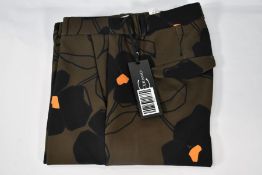 An as new Luisa Cerano Olive Printed Trousers, 628209/2473 3742