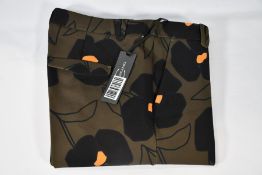 An as new Luisa Cerano Olive Printed Trousers, Size 40 628209/2473 3742