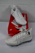 A pair of men's as new Nike Air Vapour Max Plus in White/White-Pure Platinum (Size UK 11.5).