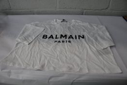 A Balmain white/Black logo print cropped T-Shirt (Size S)