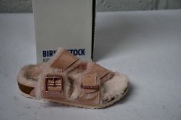 A pair of Kid's Arizona Shearling fur lined light Rose Birkenstocks (Size UK 11.5 (28) )