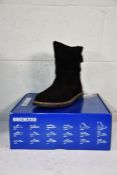 A pair of as new Birkenstock Uppsala Shearling Boots in Black, Size UK 5.5.