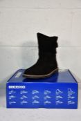 A pair of as new Birkenstock Uppsala Shearling Boots in Black, Size UK 5.5.