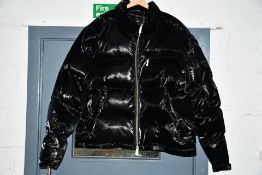 An as new Trapstar Irongate T Sleeve Puffer in Shiny Black 0-4321, Size 3XL.