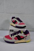 An as new pair of Saucony Originals Shadow 5000 in Beige/Pink, Size UK 7.5.