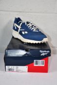 A pair of unisex boxed Reebok running trainers BATBLU/CHALK/CLAWHT (UK 6.5) (Box Damaged).