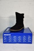 A pair of as new Birkenstock Uppsala Shearling Boots in Black, Size UK 5.5.