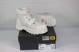 A pair of men's boxed as new Caterpillar Reignite Boots in Bright White, Size UK 6.