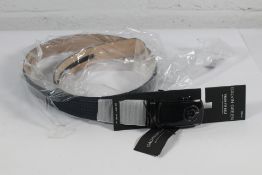 A Galvin Green Track Fit West Belt in navy (One Size).