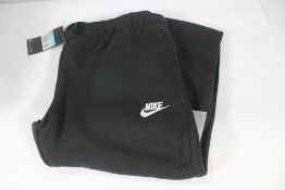 Six men's as new Nike Lightweight Joggers (M x 3, L x 2 and XL x 1).