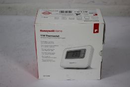 A Honeywell Home T3R Thermostat wireless programable for heating and boilers (On/Off) (Outer box dir