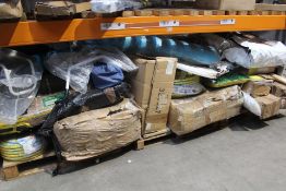 A large quantity of miscellaneous garden/outdoors, homewares and related items.