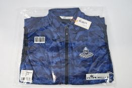 A Peter Millar hyper light vest, blue camouflage (Size M).