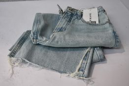A pair of new Frame Legacy Chew Le High 'N' Tight Wide Crop Jeans (Size 26).