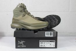 An as new pair of Arc'teryx Aerios AR Mid GTX M in Tatsu/Carbon Copy, Size UK 7.5.