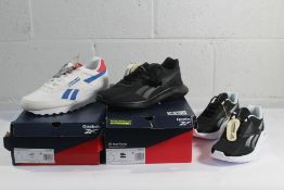 A pair of Reebox black/white EnergyLux 2.0 running trainers (UK 6) (Unboxed), a pair of Reebox Rewin