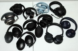 Eleven pre-owned wireless and wired over-ear headphones Bose, Anker, Beats and others (All items sol