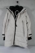 A men's pre-owned Canada Goose Parka - White (M).