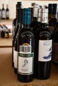 Twelve bottles of assorted wines to include Barefoot, Rioja Vega, Ugalde Rioja and Domaine Durieu (O