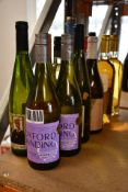 Twelve bottles of assorted wines to include Oxford Landing, Chateau Lafaurie-Peyraguey, Meri and Deu