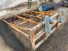 Suton Flat Eight Bale Grab