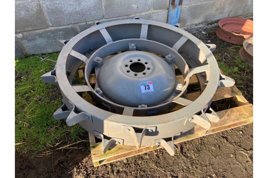 Spade lug wheel with Massey Ferguson centre - Image 1 of 2