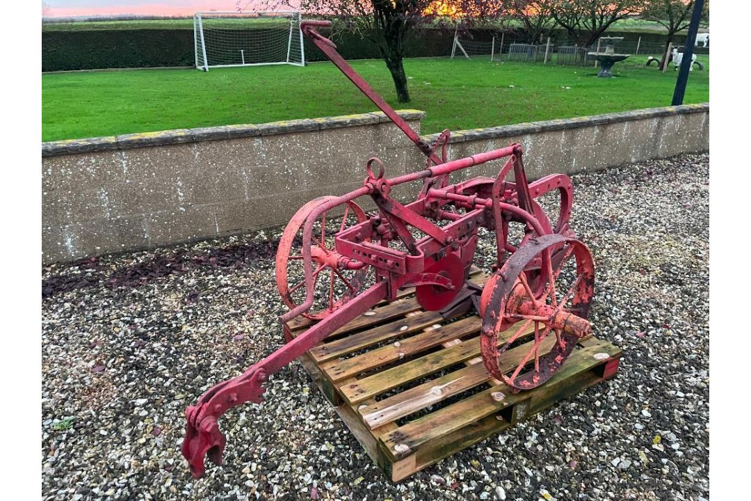 Conventional 2 furrow trailed plough - Image 2 of 3