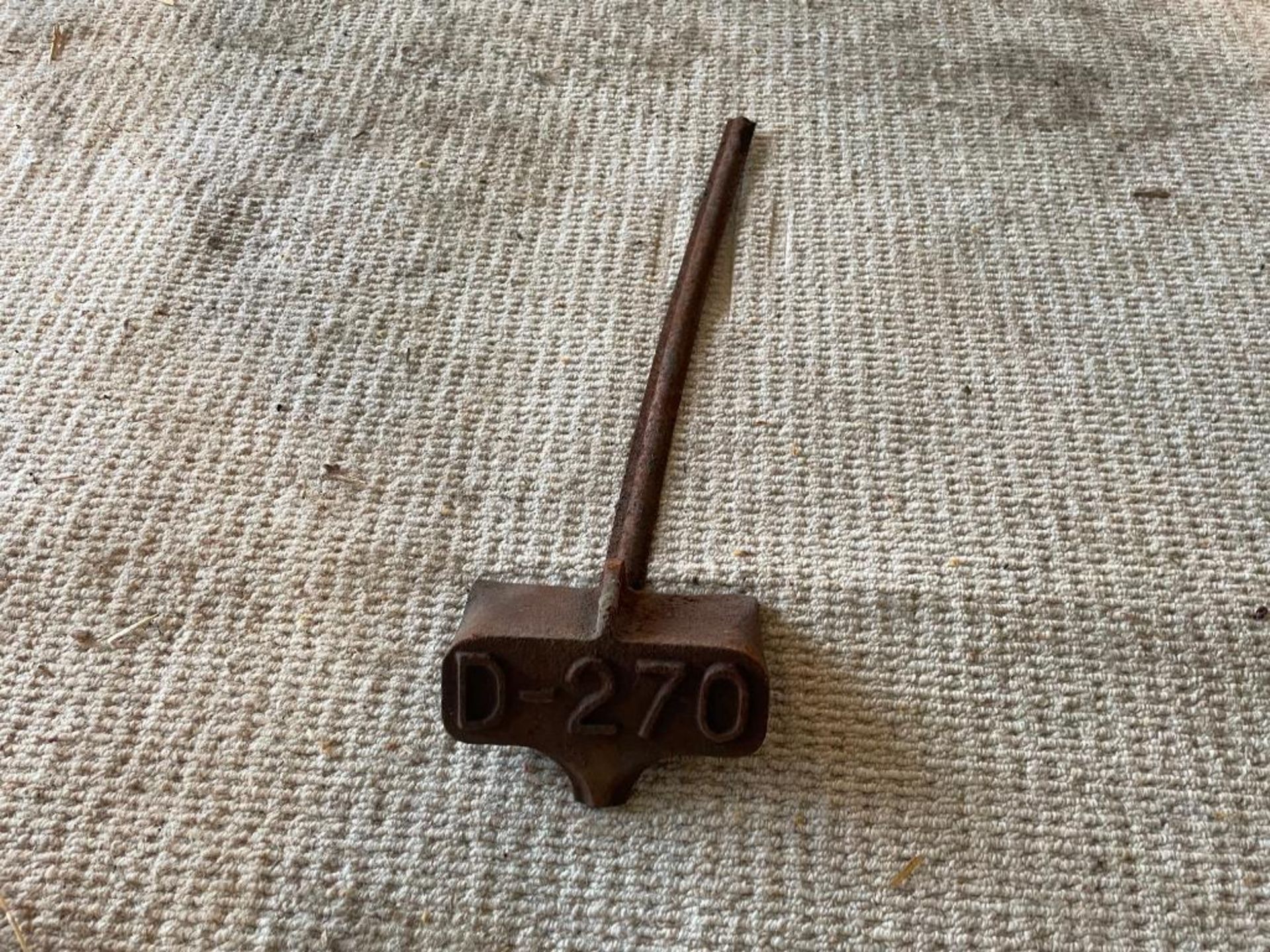 Allis Chalmers cast D-270 bonnet badge and trim - Image 2 of 2