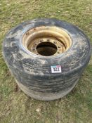 Pair of super single wheels and 385/65R22.5 tyres