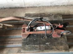 Manual tyre inflator