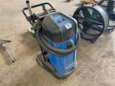 Nilfisk Maxxi 11 vacuum, single phase NB: Manual in Office