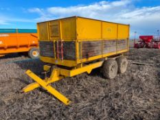 1977 Gull 8t twin axle grain trailer with manual tailgate and grain chute on 12.5/80-15.3 wheels and