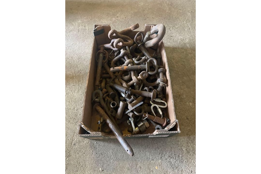 Quantity pin shackles etc